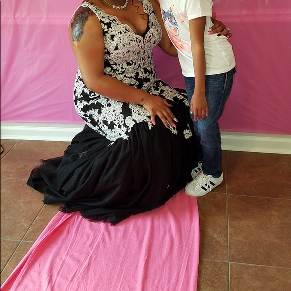 Splash Brand black formal dress, size 20 - Picture 3 of 5